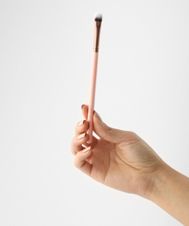 Luxie 213 Eye Shading Rose Gold Brush