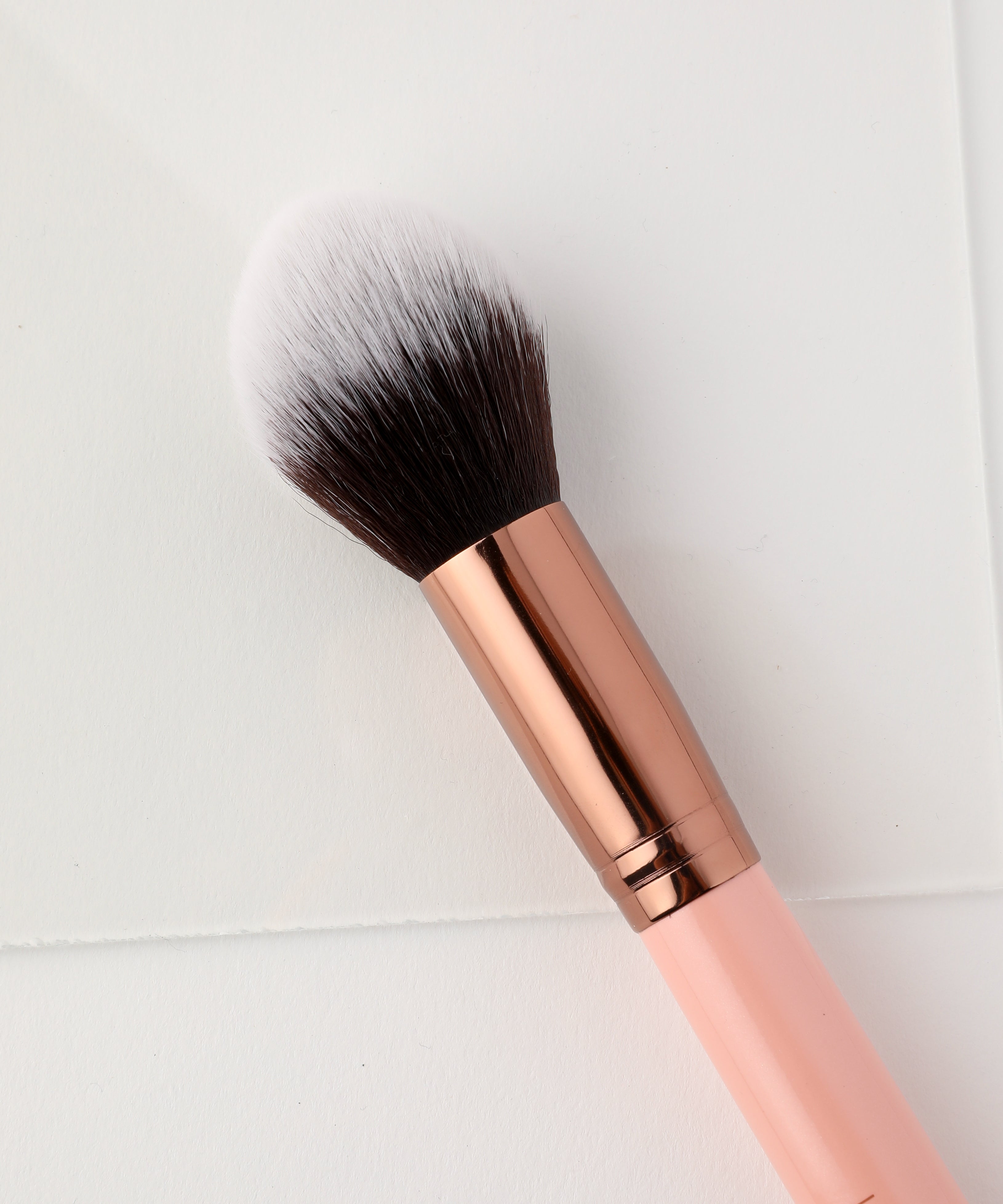 LUXIE 520 Tapered Face Brush Rose Gold Luxie Beauty